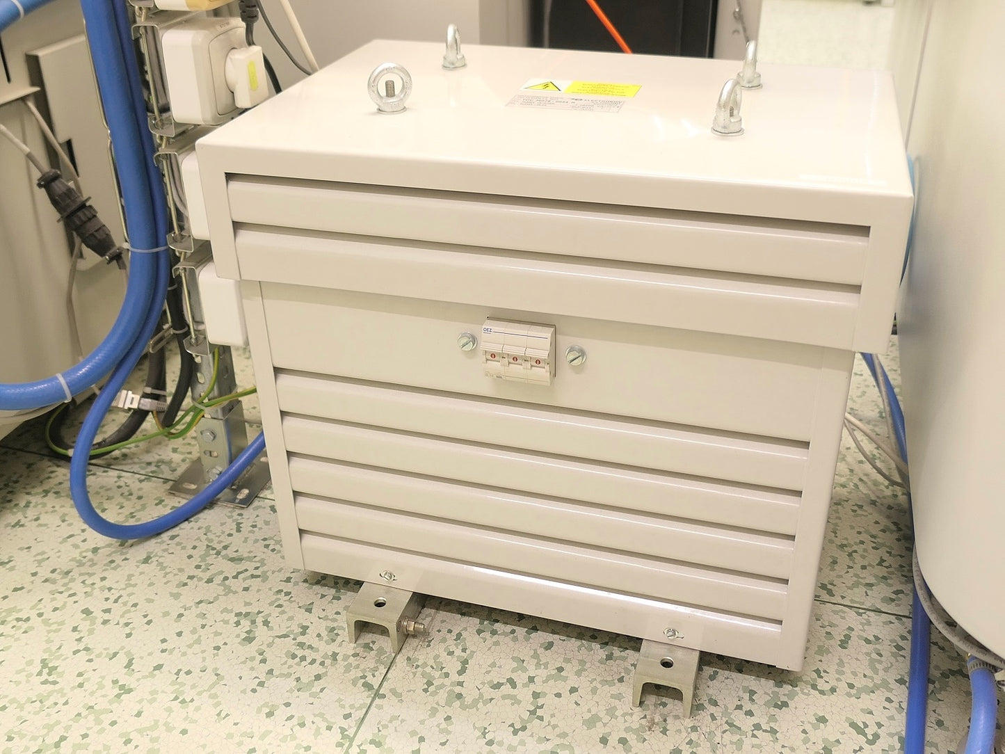 Universal AC30, P&P, vintage 2006 with feeders and accessories