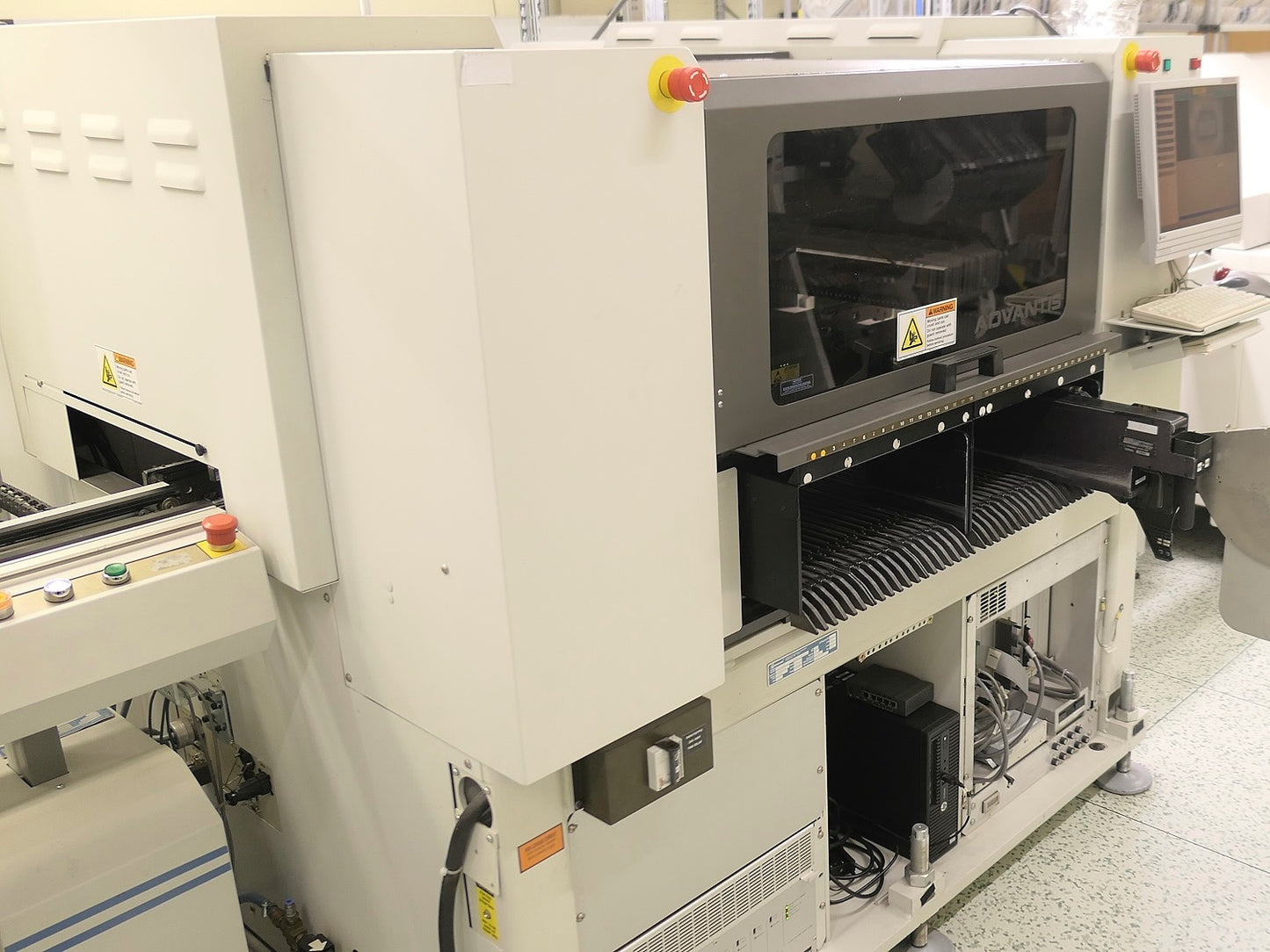 Universal AX72, P&P, vintage 2006 with feeders and accessories